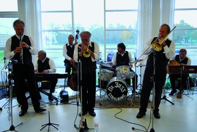 'Dr. Jazz' mit Bandleader Dr. Helmut Münich (links)<br>sorgten für den richtigen Schwung